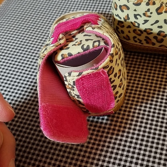 Sneakers Shoes Size 11 (28) 4 1/2" x 2 1/4. - Picture 3 of 6